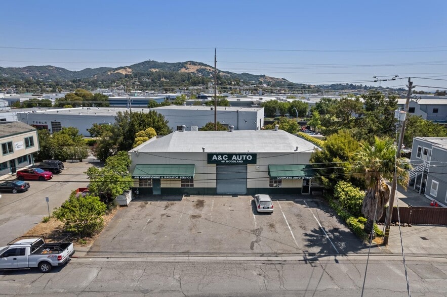 More Photos Of 40 Woodland Ave, San Rafael Service For Sale