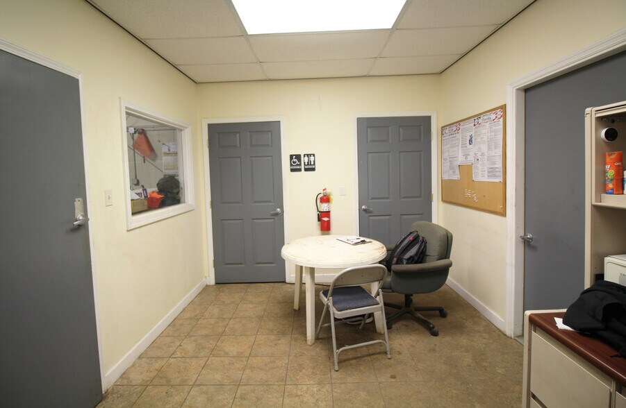 More Photos Of 5011 Vernon Rd, Jacksonville Manufacturing For Lease