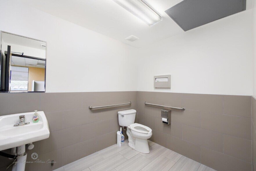 More Photos Of 3409 Calloway Dr, Bakersfield Medical For Lease