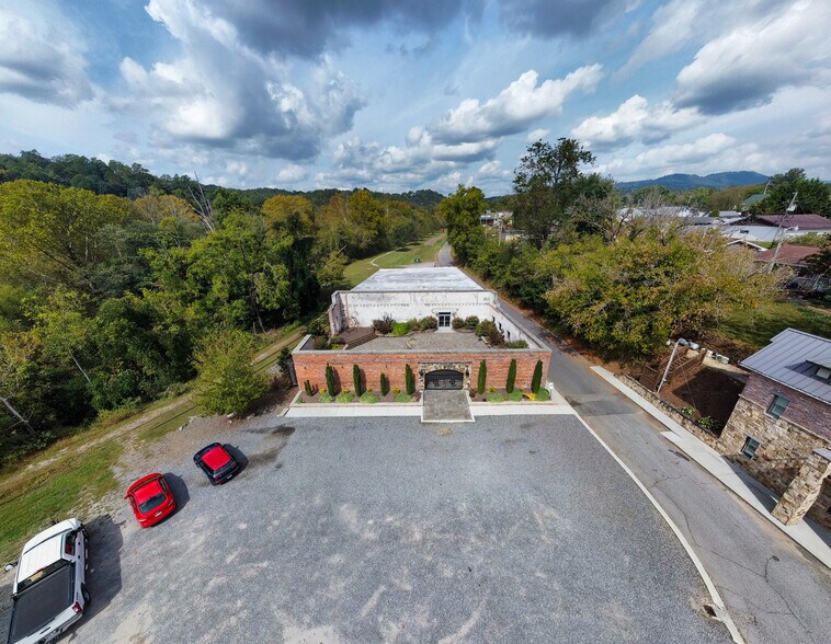 More Photos Of 11 Railroad St, Murphy Research And Development For Sale