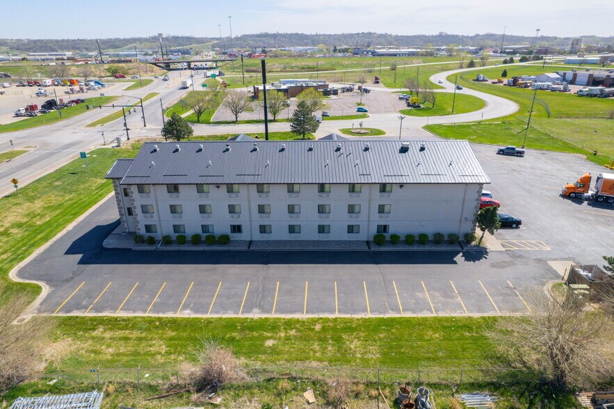 More Photos Of 2530 Singing Hills Blvd, Sioux City Hotel For Sale