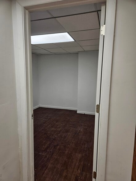 More Photos Of 24 Irvine Turner Blvd, Newark Storefront Retail Residential For Lease