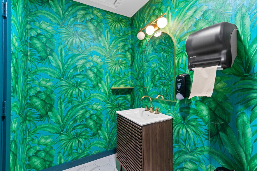 More Photos Of 2703 NE Alberta St, Portland Restaurant For Sale