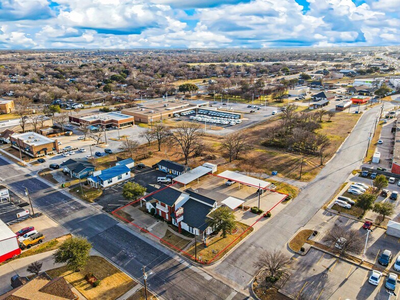 More Photos Of 145 NW Ellison St, Burleson Freestanding For Sale