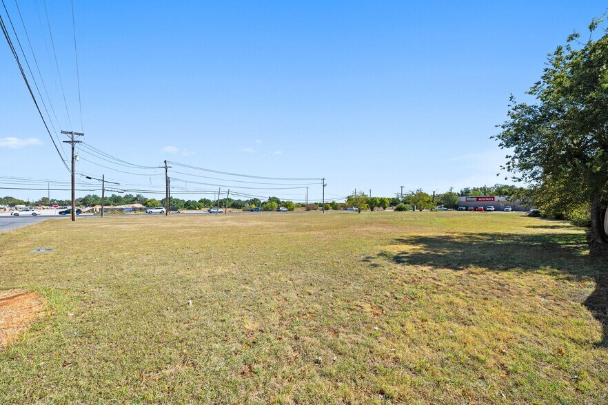 More Photos Of 1705-1709 N Bell Blvd, Cedar Park Land For Sale