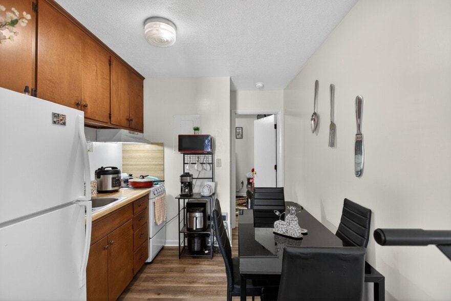 More Photos Of 990 Chicago Ave, Harrisonburg Apartments For Sale