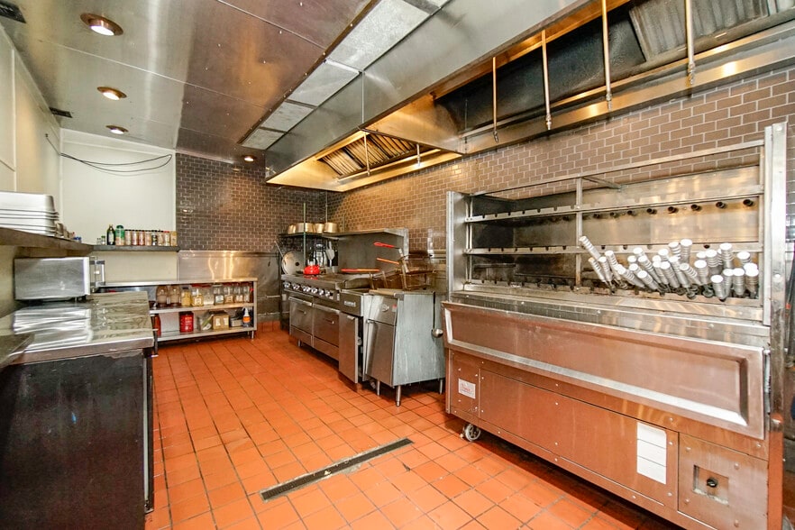 More Photos Of 1550 Oglethorpe Ave, Athens Freestanding For Lease