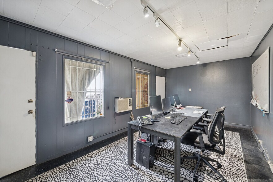 More Photos Of 666 N Robertson Blvd, West Hollywood Loft Creative Space For Sale