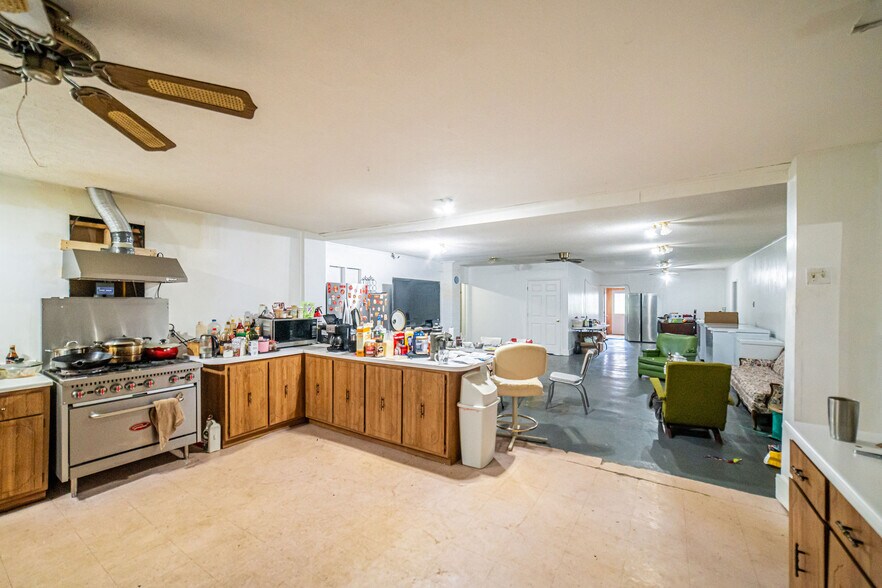 More Photos Of 6641 US Highway 62 W, Kuttawa Flex For Sale