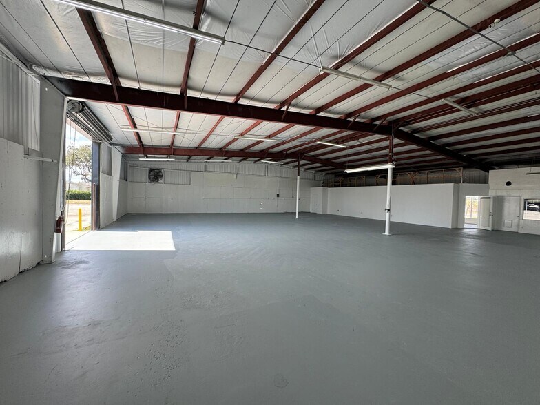 More Photos Of 2621 Skyview Dr, Lakeland Industrial For Lease