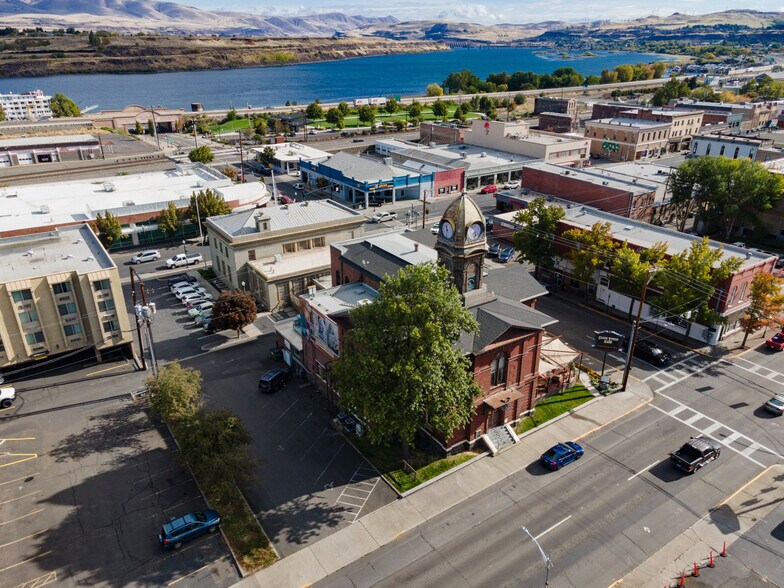 More Photos Of 311 Union St, The Dalles Restaurant For Sale