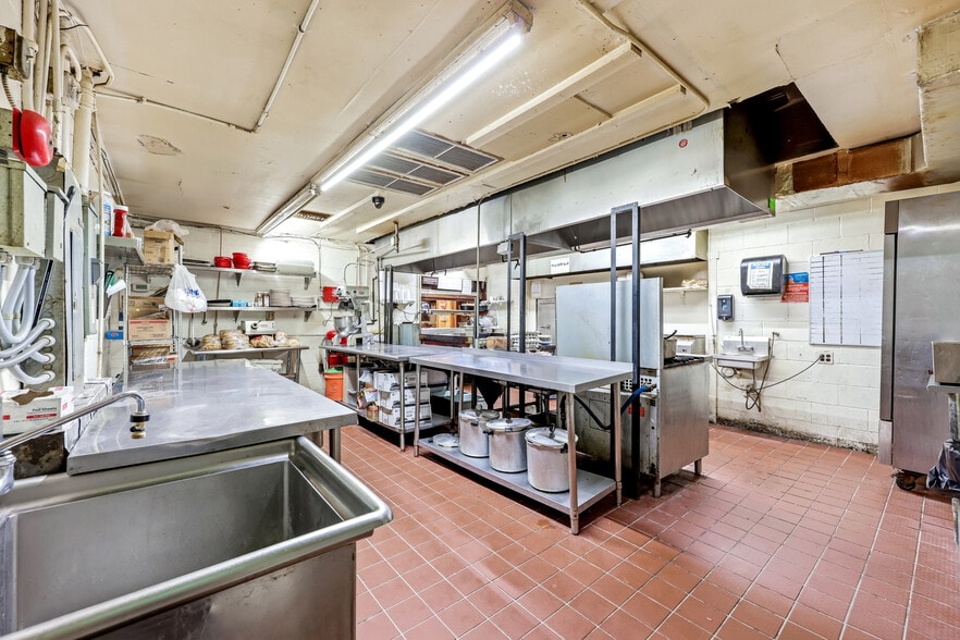 More Photos Of 6745 SE US Hwy 301, Hawthorne Freestanding For Sale