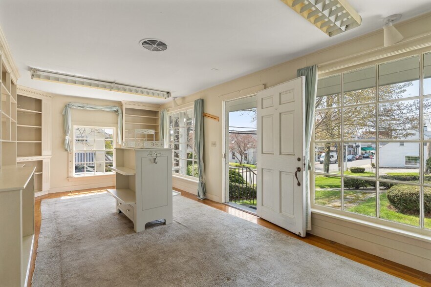 More Photos Of 34 Townsend Ave, Boothbay Harbor Freestanding For Sale