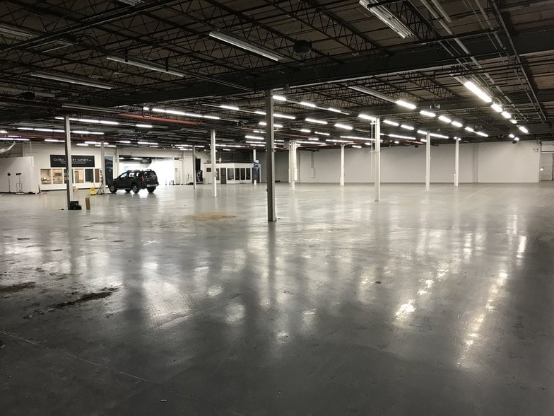 More Photos Of 101 Tower Dr, Burr Ridge Manufacturing For Sale