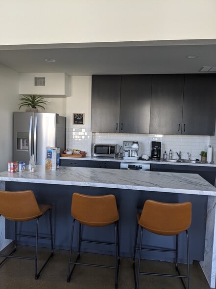 More Photos Of 2307 Thornton Rd, Austin Flex For Lease