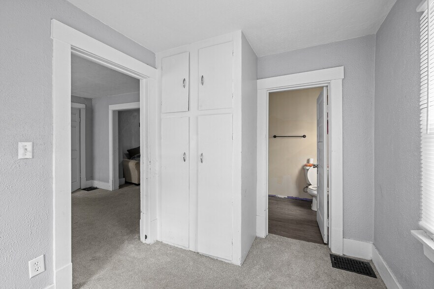 More Photos Of 2734 Bridge Ave, Davenport Multifamily For Sale