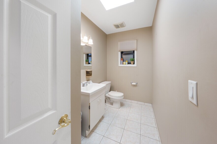 More Photos Of 277 W Clay Ave, Roselle Park Office For Sale