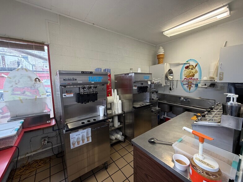 More Photos Of 2 Alden Rd, Nanticoke Freestanding For Sale