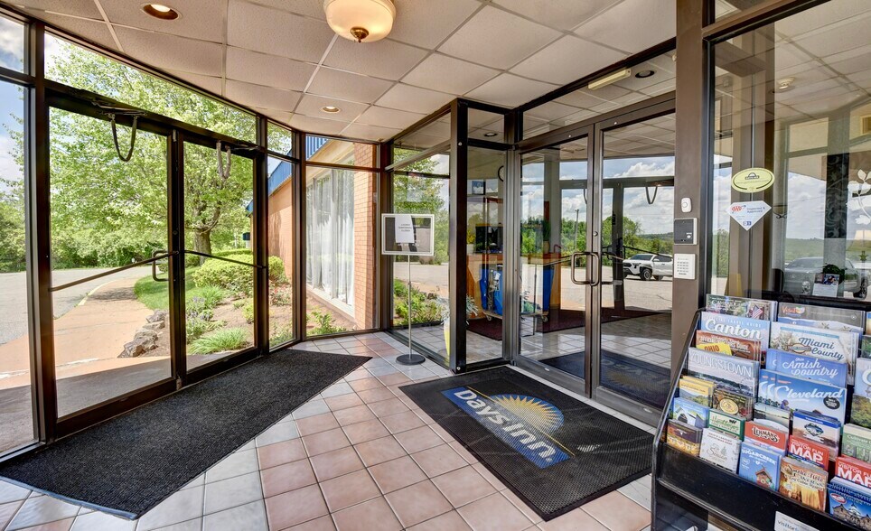 More Photos Of 52601 Holiday Dr, Saint Clairsville Hotel For Sale