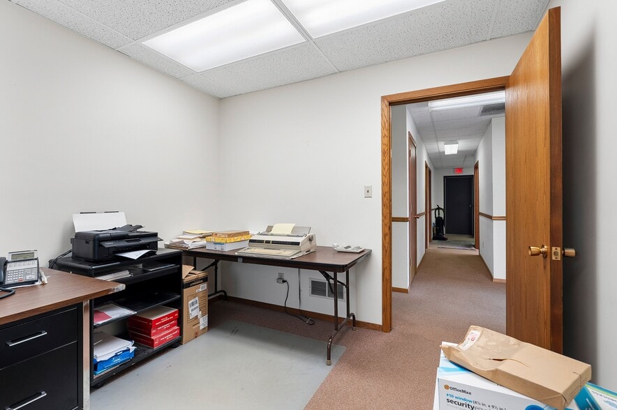 More Photos Of 1373 Kimberly Dr, Neenah Flex For Sale