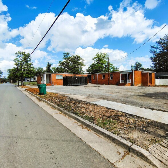More Photos Of 102 W Market St, Timmonsville Medical For Sale