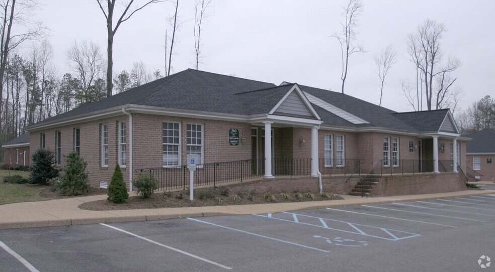 More Photos Of 360-362 McLaws Cir, Williamsburg Office For Sale