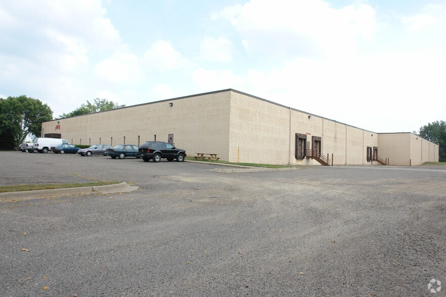 More Photos Of 2790 N Ranchview Ln, Plymouth Warehouse For Sale