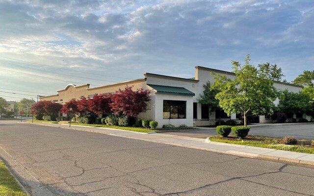 Primary Photo Of 24001 Orchard Lake Rd, Farmington Hills Medical For Lease