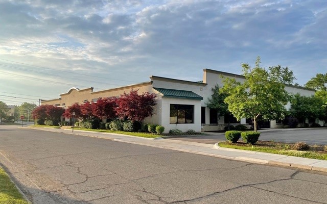 Primary Photo Of 24001 Orchard Lake Rd, Farmington Hills Medical For Sale