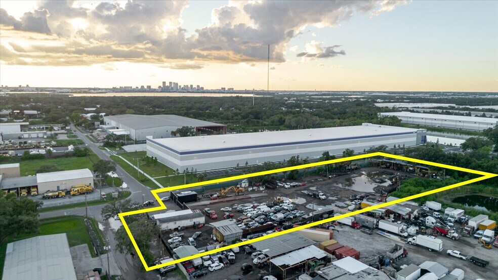 More Photos Of 5404 24th Ave S, Tampa Auto Salvage Facility For Sale