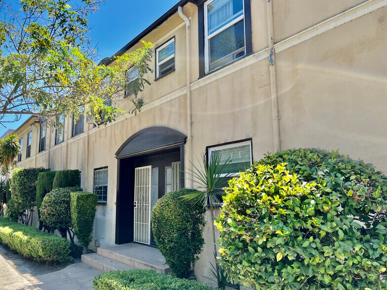 More Photos Of 1852-1862 N Edgemont St, Los Angeles Apartments For Sale