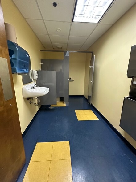 More Photos Of 5 Pruyn's Island Dr, Glens Falls Unknown For Lease