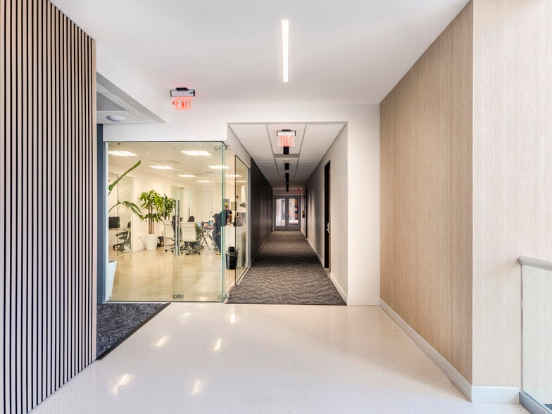 More Photos Of 555 Washington Ave, Miami Beach Office For Lease