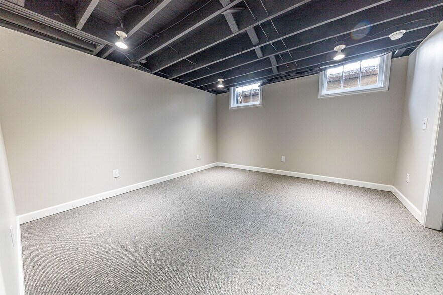 More Photos Of 3656 N Washington Blvd, Indianapolis Office Residential For Sale