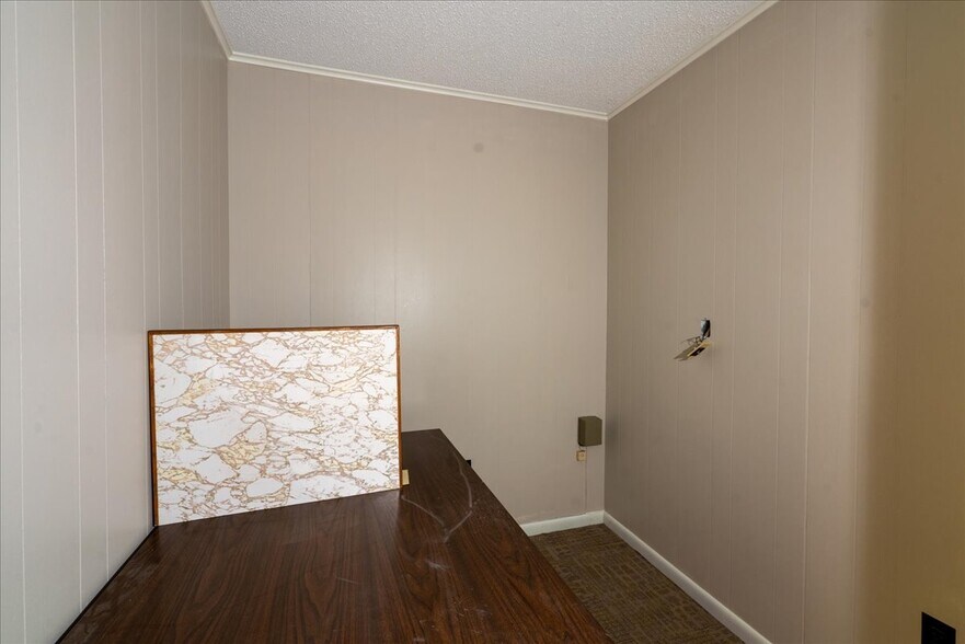 More Photos Of 5304 Meeks Dr, Orange Office For Sale