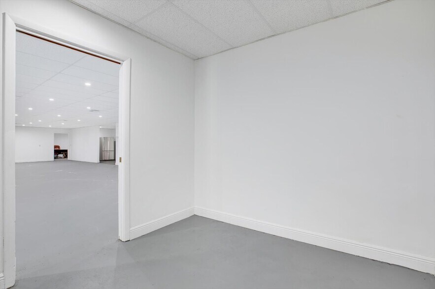 More Photos Of 12425 N Florida Ave, Tampa Medical For Sale