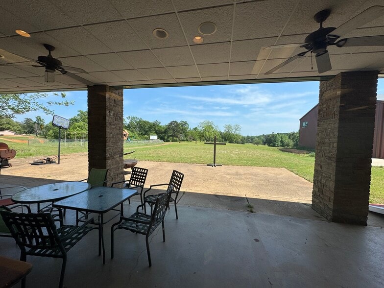 More Photos Of 2130 Country Club Rd, Palestine Golf Course Driving Range For Sale
