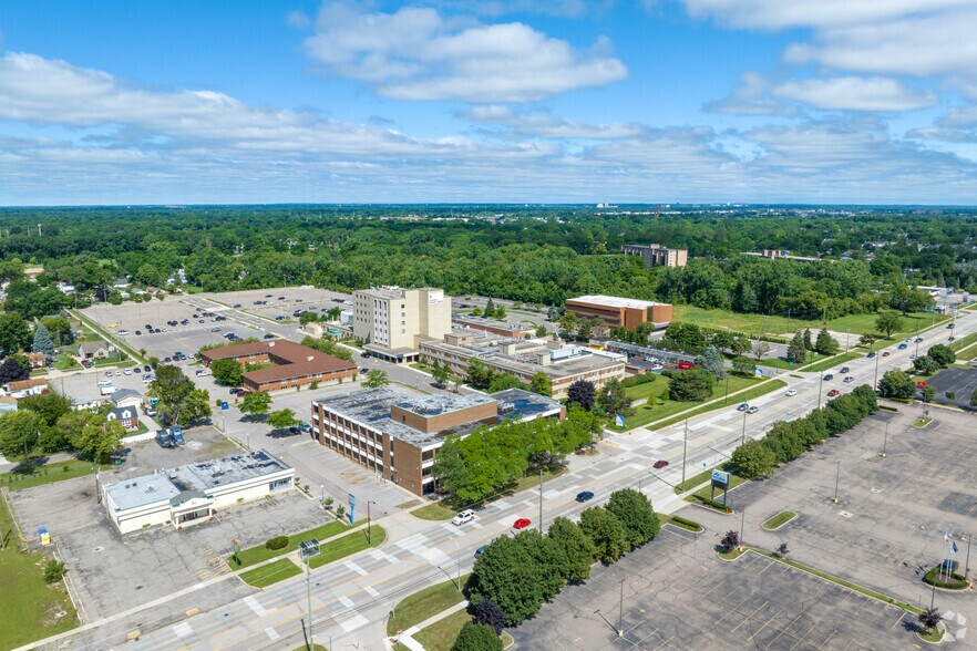 More Photos Of 27301 Dequindre Rd, Madison Heights Office For Lease