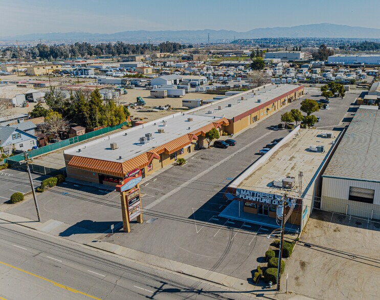 More Photos Of 3624 Buck Owens Blvd, Bakersfield Light Manufacturing For Lease