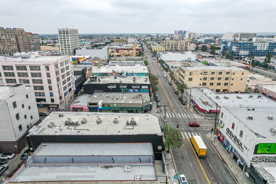 More Photos Of 1048-1050 S Los Angeles St, Los Angeles Storefront Retail Office For Sale
