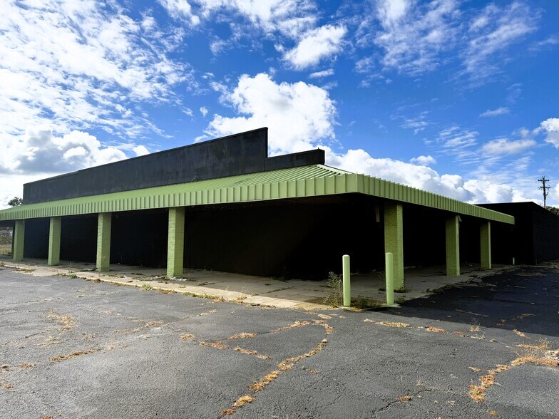 More Photos Of 3402 Richfield Rd, Flint Freestanding For Lease