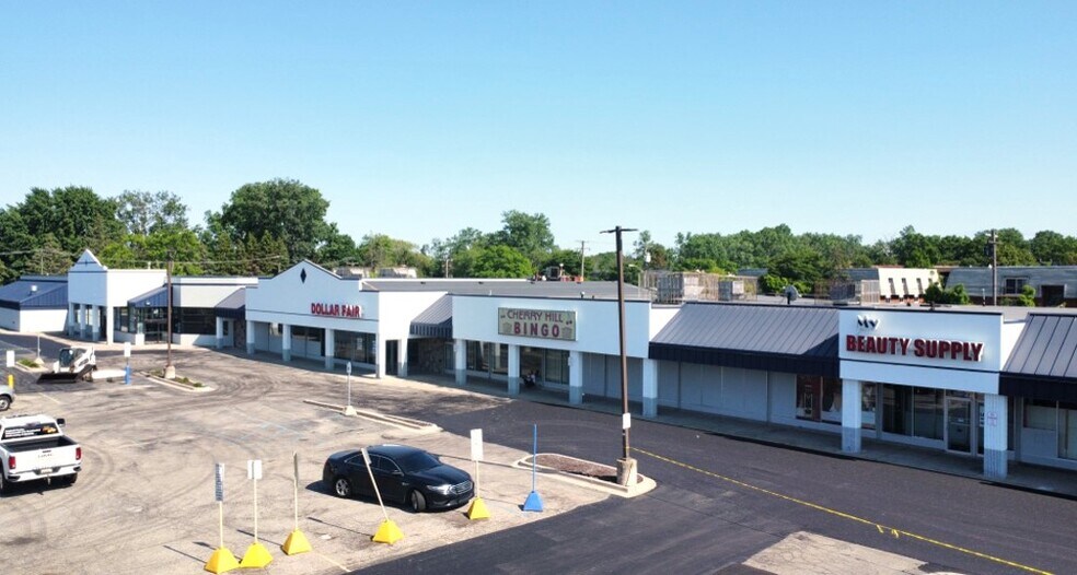 More Photos Of 30141-30369 Cherry Hill Rd, Inkster Unknown For Lease