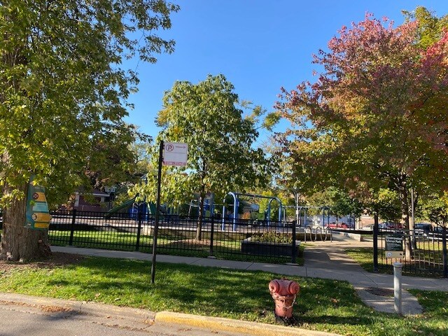 More Photos Of 4663-4669 N Manor Ave, Chicago Storefront Retail Residential For Lease