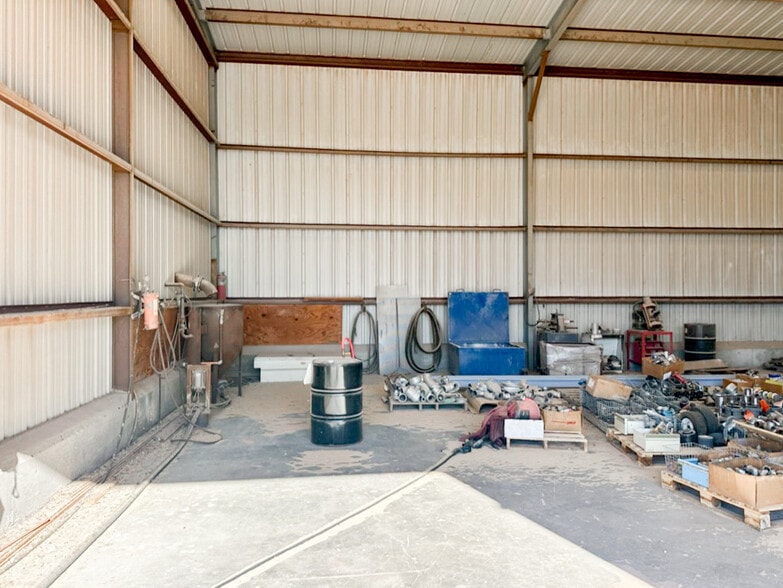 More Photos Of 604 Collins ave, Midland Warehouse For Sale