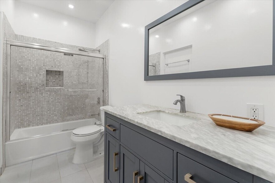 More Photos Of 22 28th Ave, Venice Apartments For Sale