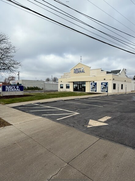 More Photos Of 5945 Mayfield Rd, Mayfield Heights Freestanding For Sale