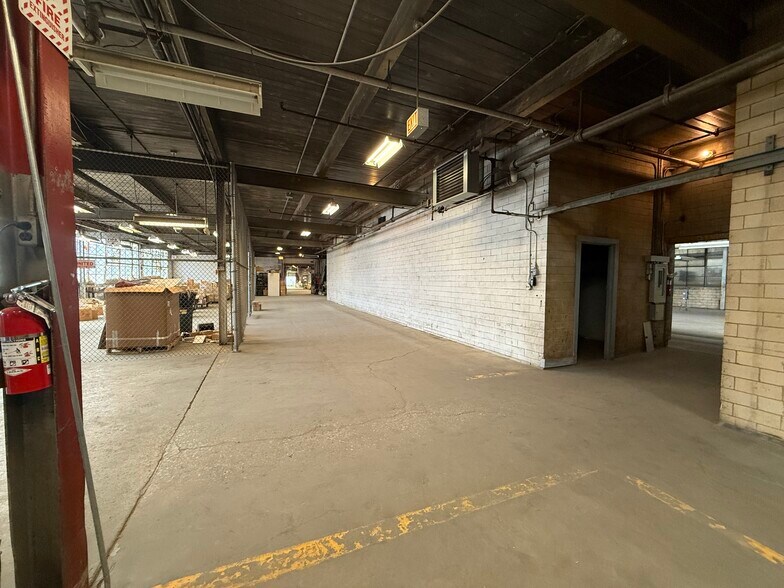 More Photos Of 1820 N Major Ave, Chicago Distribution For Sale