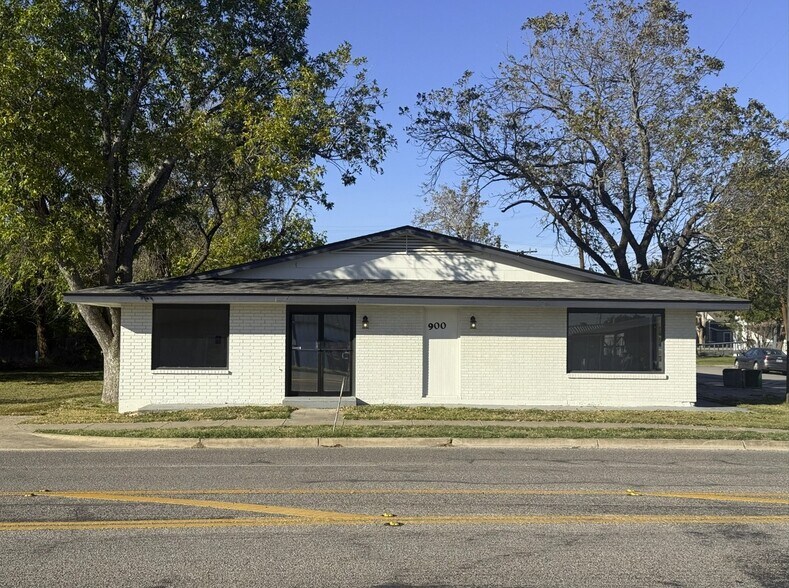 Primary Photo Of 900 W 2nd St, Taylor Office Residential For Lease