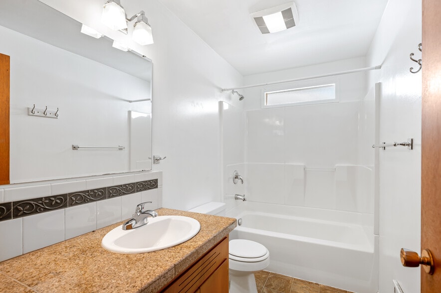 More Photos Of 633 W Emerson St, Seattle Multifamily For Sale