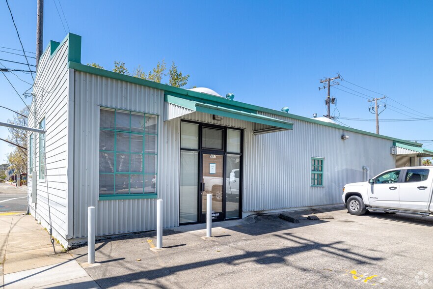 More Photos Of 927 Parker St, Berkeley Flex For Sale